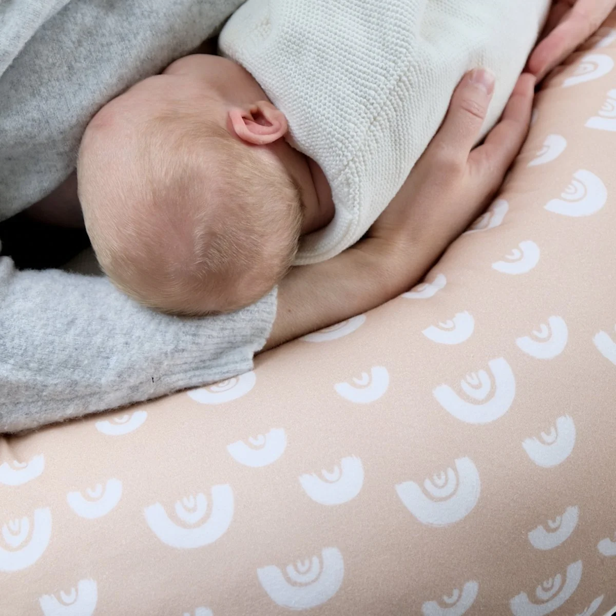 Coussin d'Allaitement Arc en Pêche - Image 4